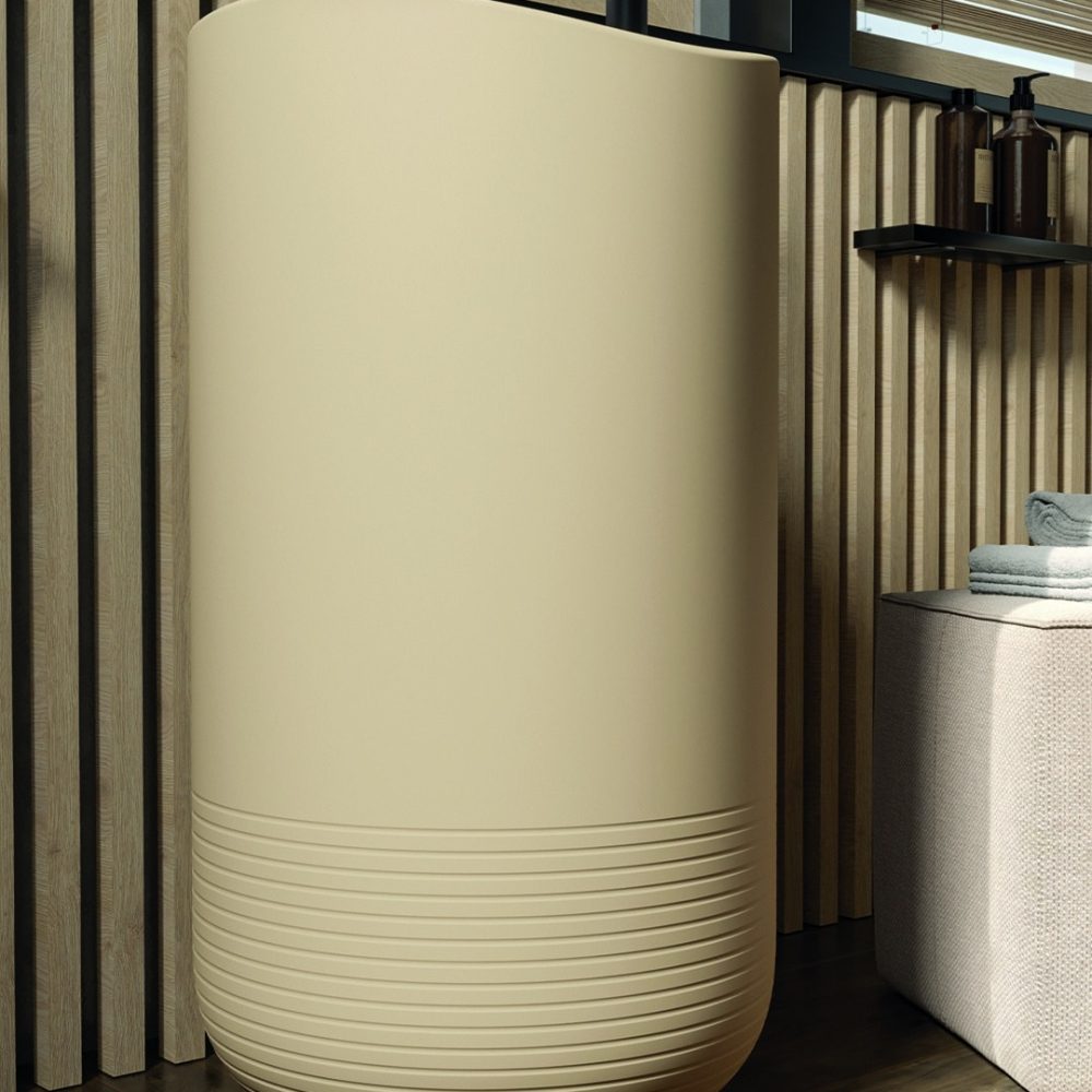 Aura Single Central Washbasin unisce eleganza e praticità, con linee minimaliste e una finitura impeccabile. Perfetto per completare un bagno moderno e sofisticato.